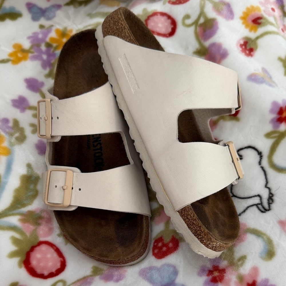 Birkenstock Arizona Two-Strap Sandals in Eggshell Cream Sz 39 W’s 8.5 Narrow